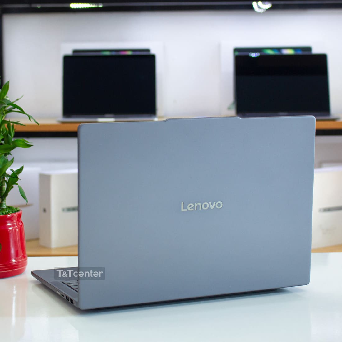 Thiết kế thanh lịch, di động nhưng chắc chắn