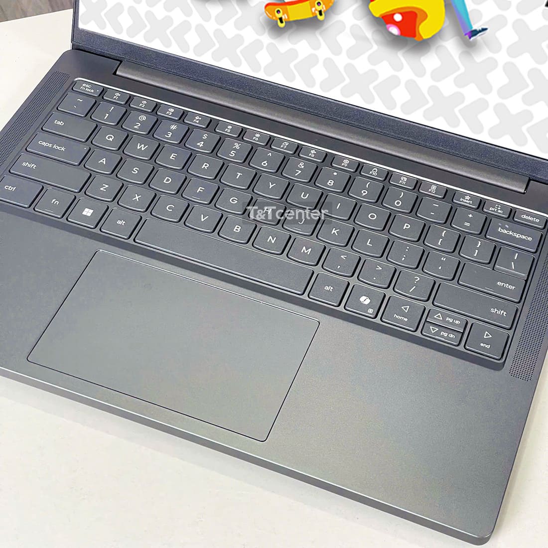 Bàn phím gõ tốt, touchpad mượt mà 