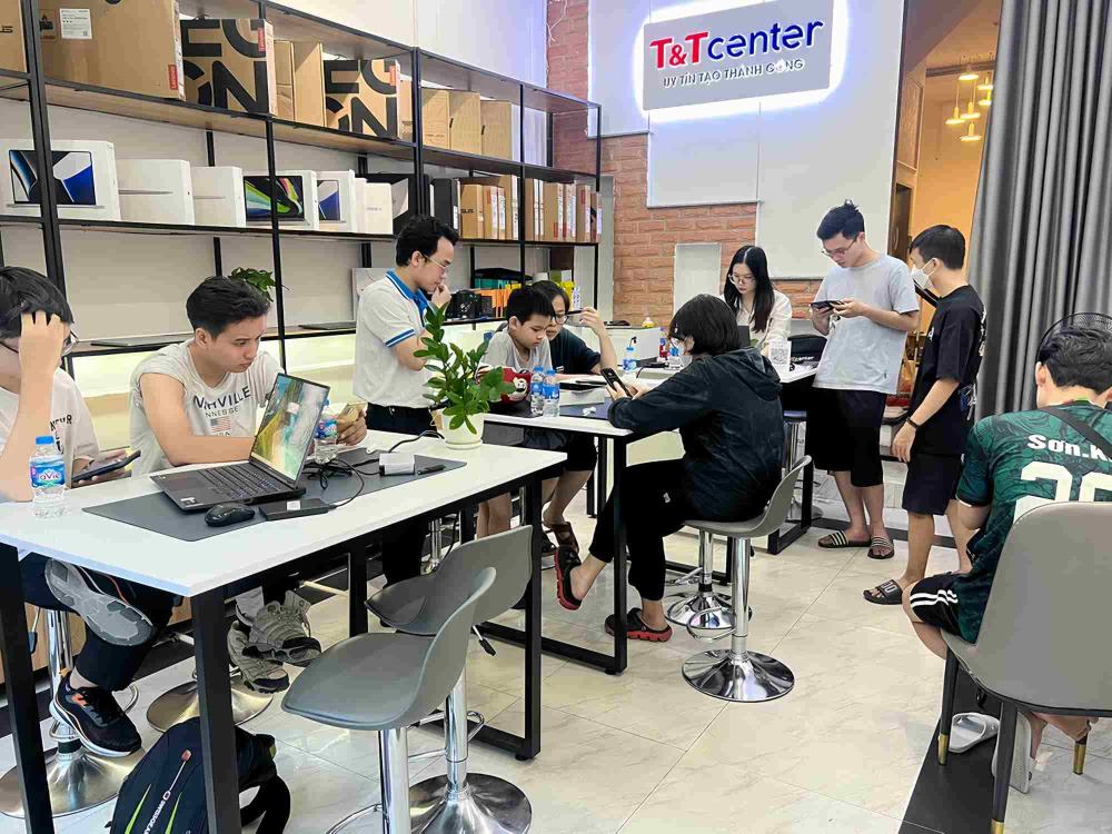 Vì sao nên mua Lenovo LOQ 2023 15IRH8 tại T&T Center?
