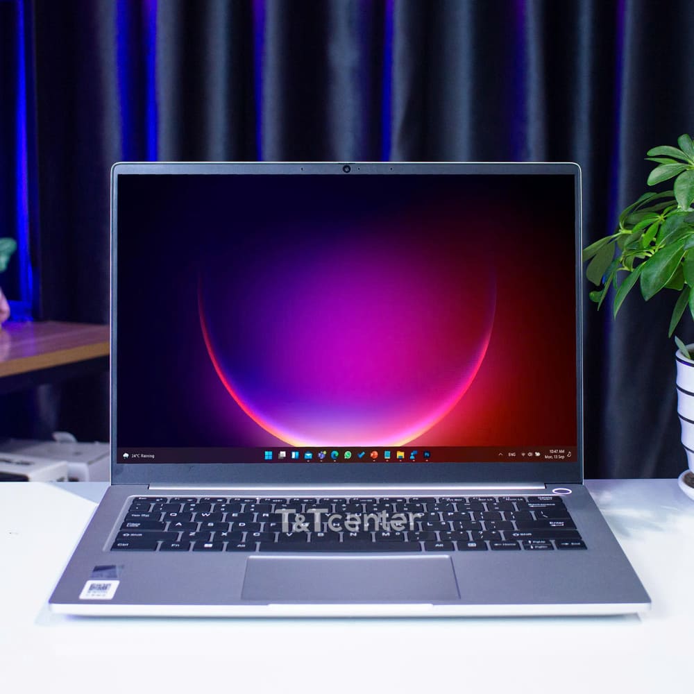 Màn hình 14 inch 2.2K, 100% sRGB sắc nét