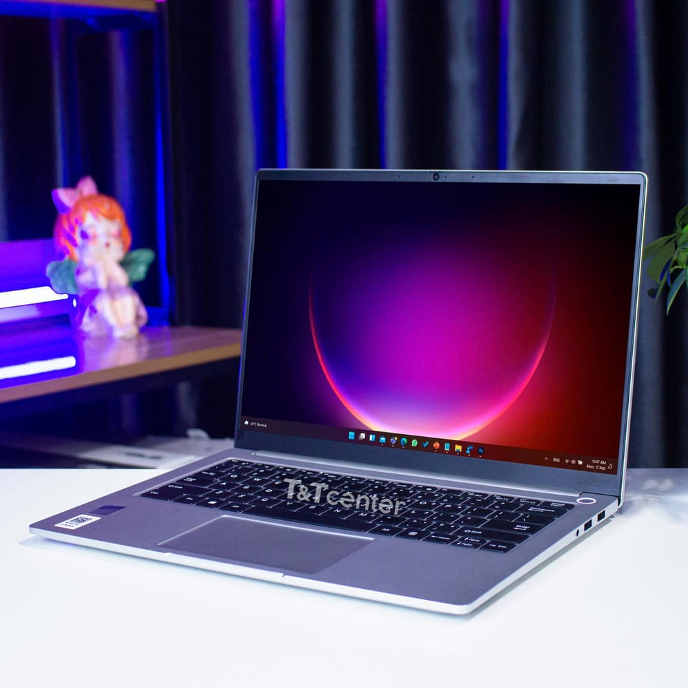 Thiết kế sang trọng, mỏng nhẹ