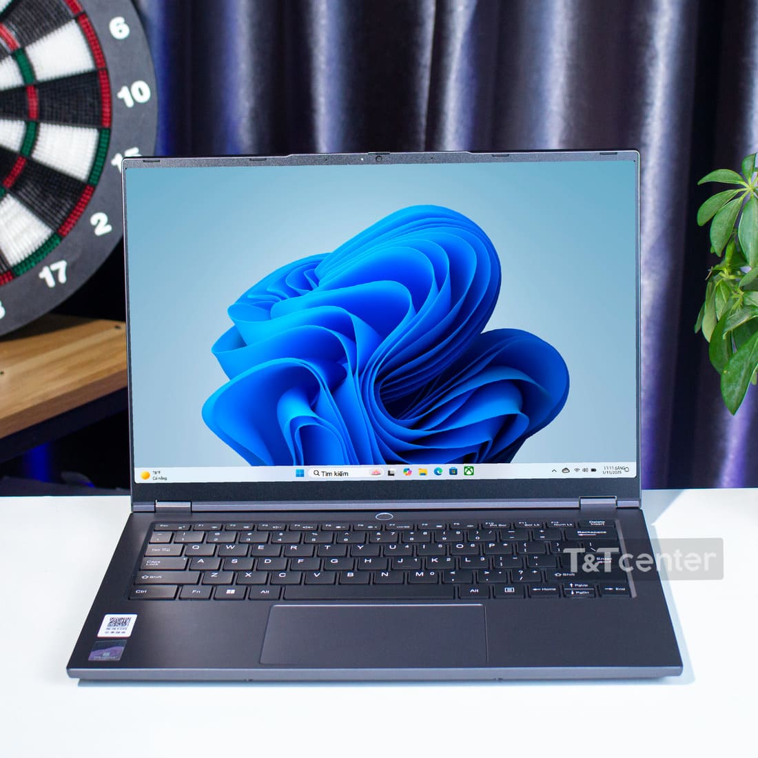 Màn hình 14 inch 2.8K 120Hz sắc nét