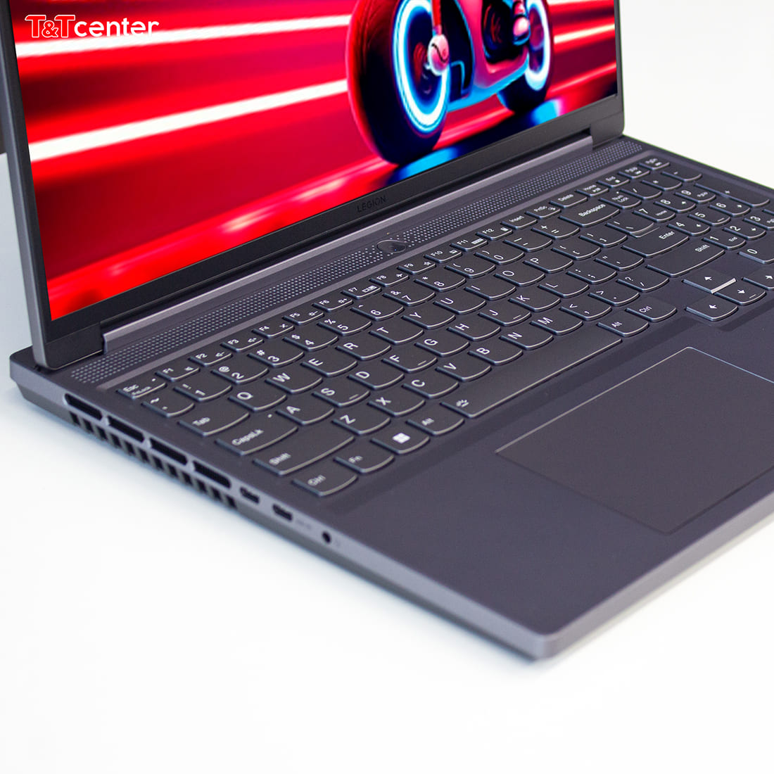 Bàn phím và Touchpad trơn tru 