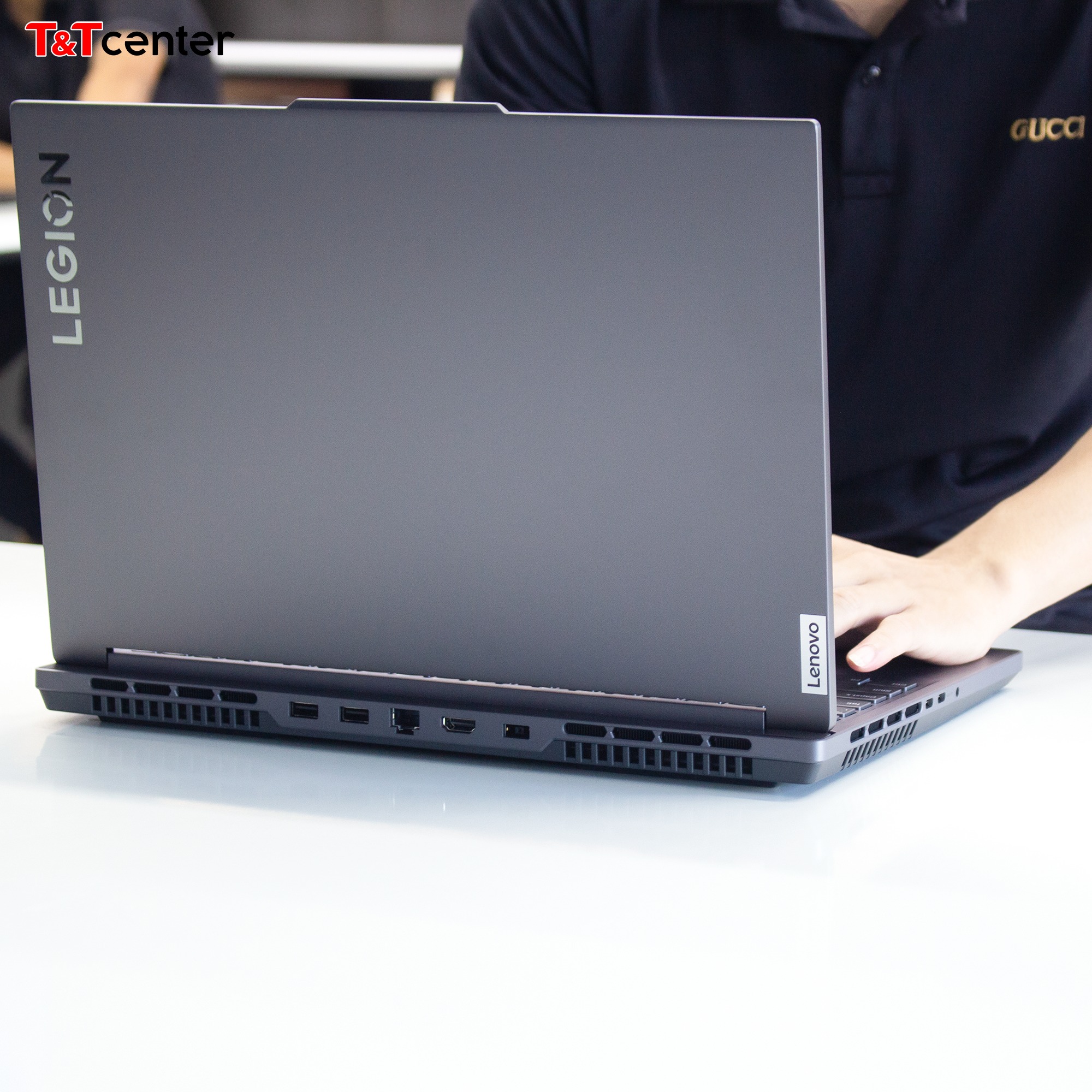 Âm thanh sống động, bàn phím chuyên nghiệp