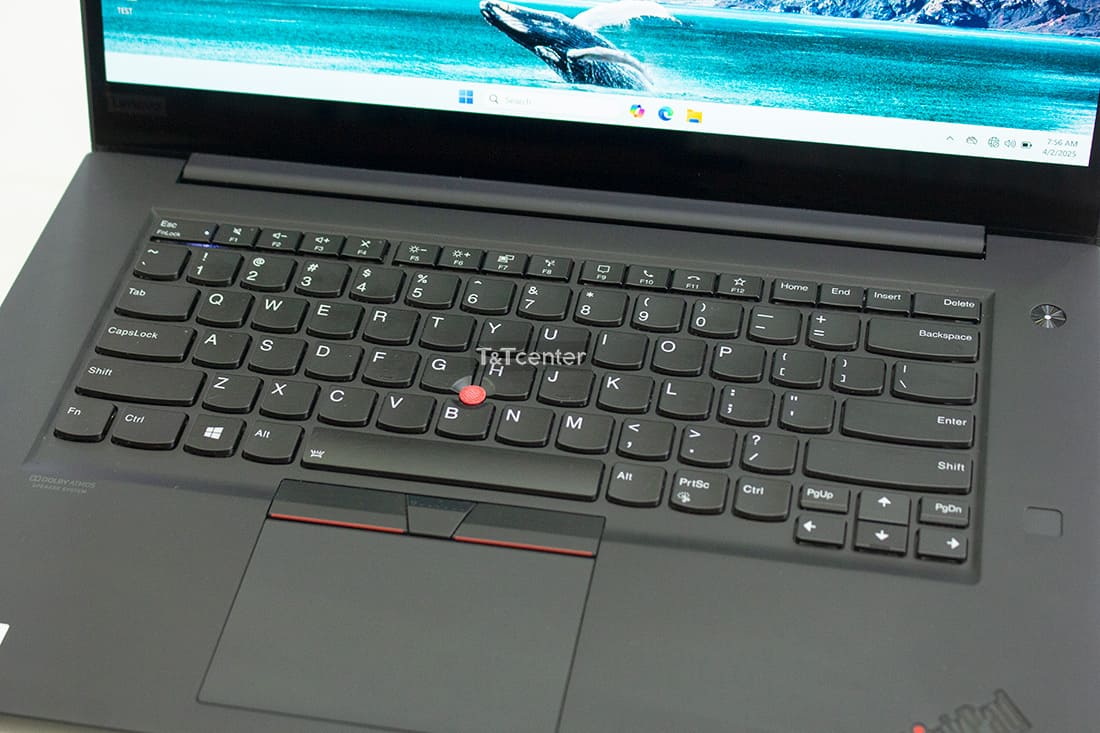 Bàn phím và TouchPad nổi bật