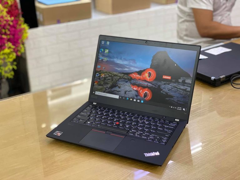 Hình ảnh tổng thể laptop Lenovo ThinkPad T14 Gen 1 góc chụp chính diện
