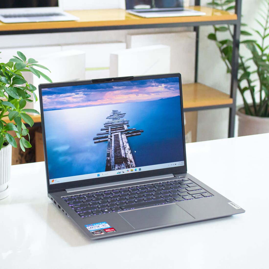 Màn hình 14 inch 120Hz độ phân giải 2.8K sắc nét 