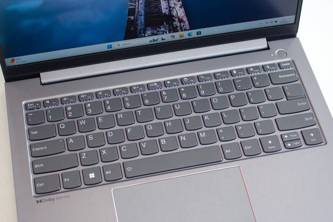 Hệ thống bàn phím và TouchPad nhanh nhạy