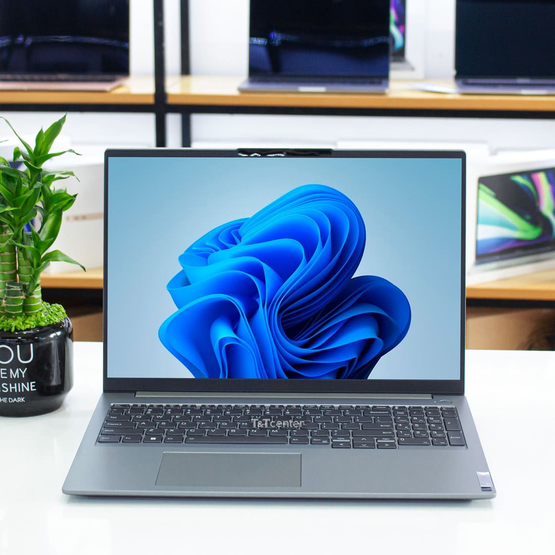 Màn hình 3K+ siêu sắc nét, tần số quét 165Hz mượt mà