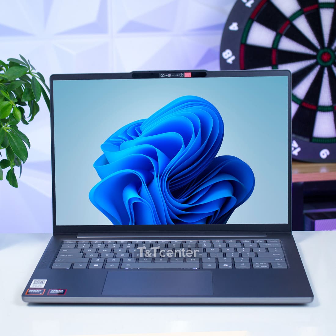 Màn Hình OLED 2.8K 120Hz: Sắc Nét Đến Từng Chi Tiết