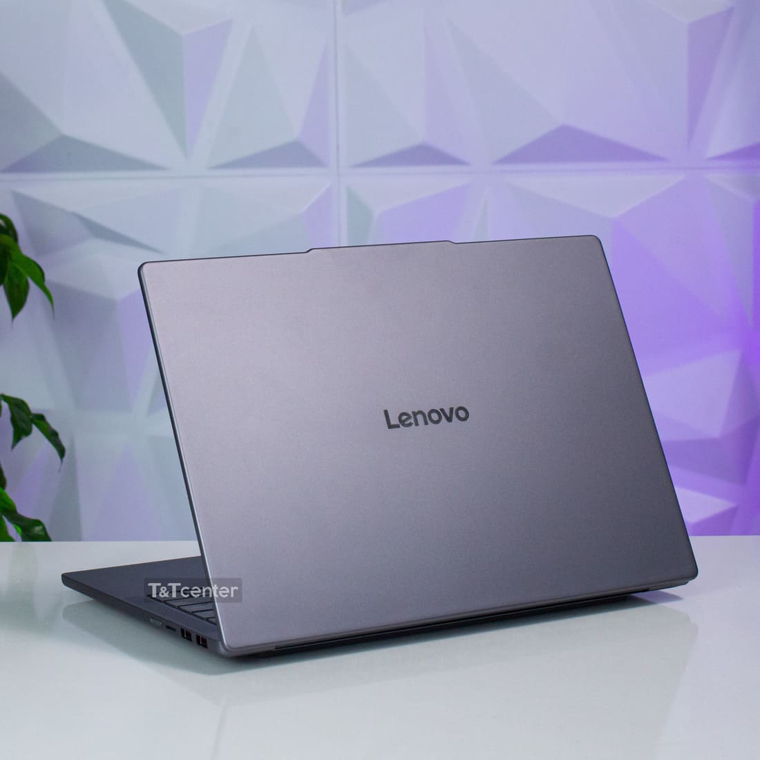 Thiết kế cao cấp, mỏng nhẹ, bản lề cảm ứng 360 độ