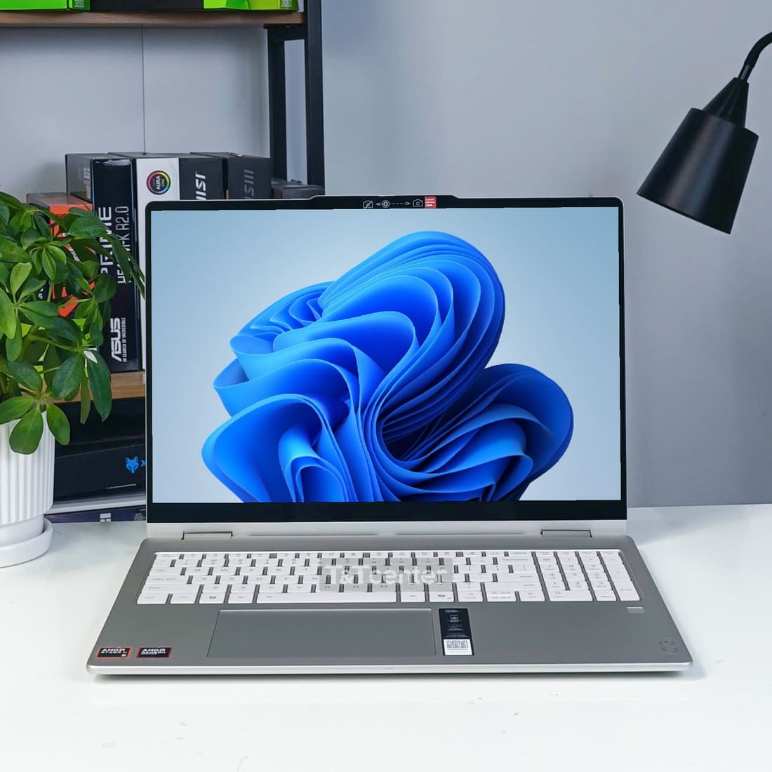 Màn hình cảm ứng 16 inch FHD+ sắc nét