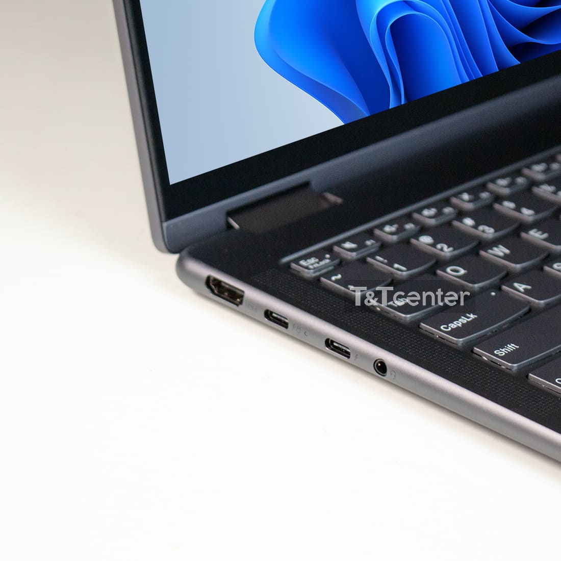 Cổng kết nối đầy đủ, đáp ứng mọi nhu cầu công việc