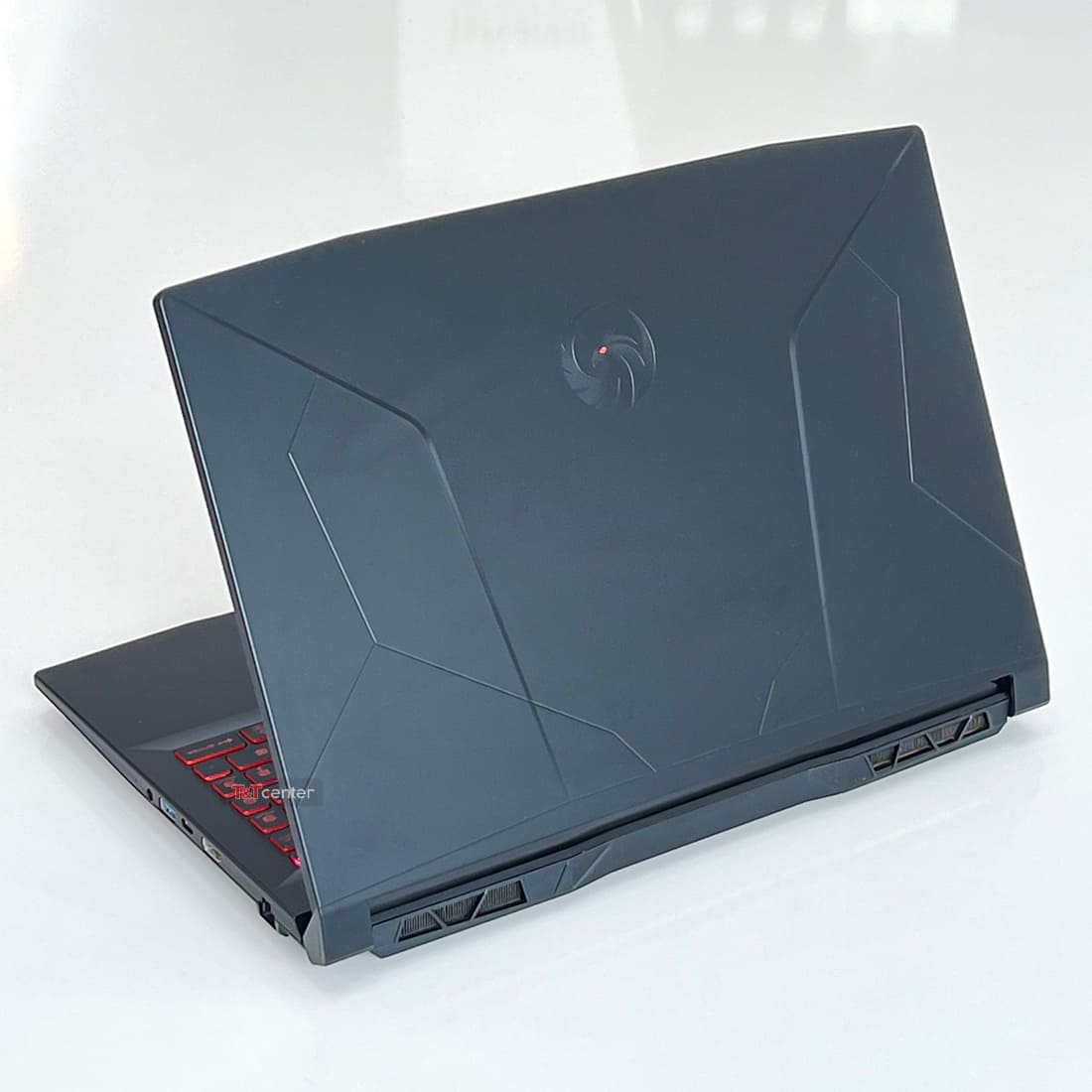 Thiết kế chuẩn gaming, bền bỉ và cứng cáp