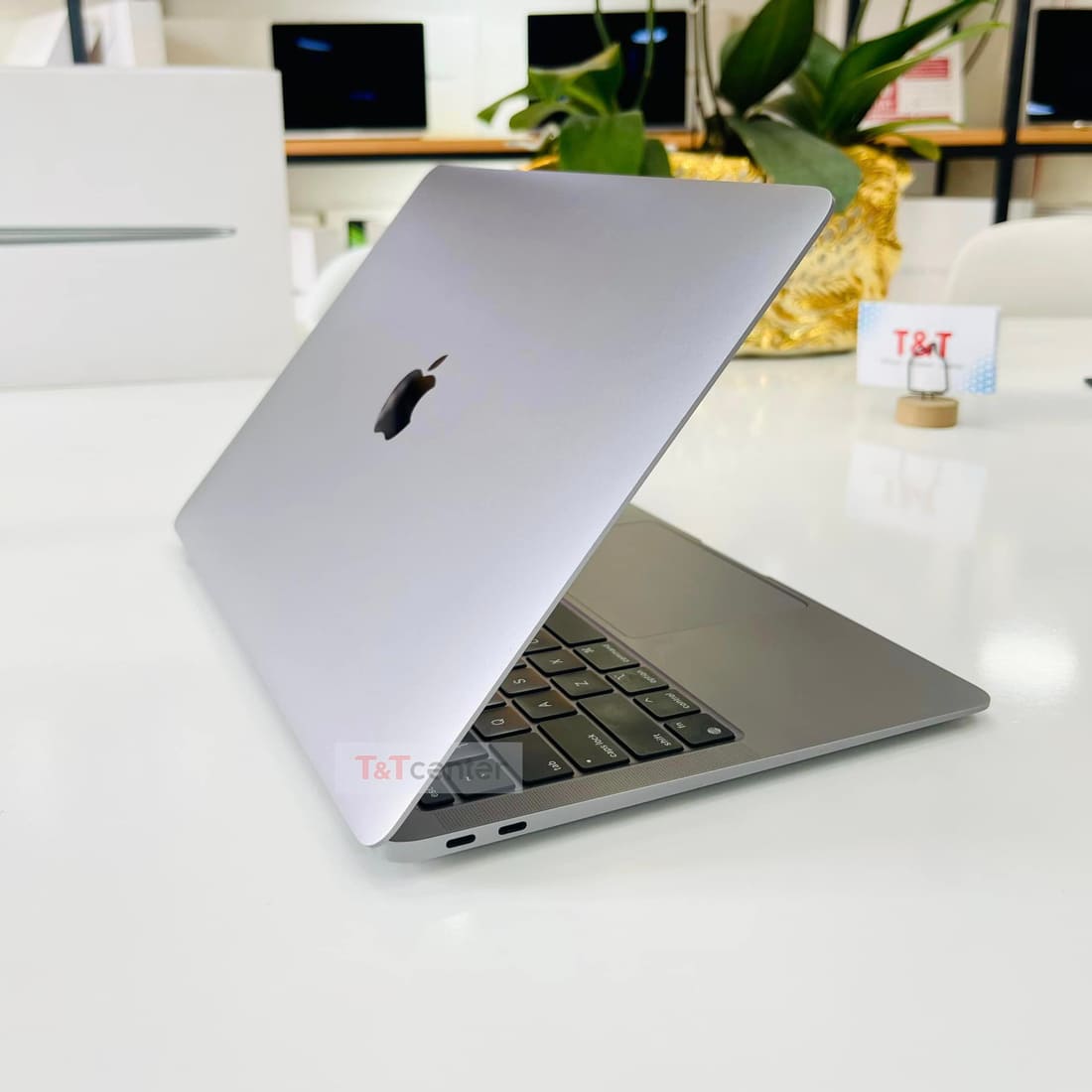 Thiết kế siêu mỏng nhẹ, siêu bền bỉ