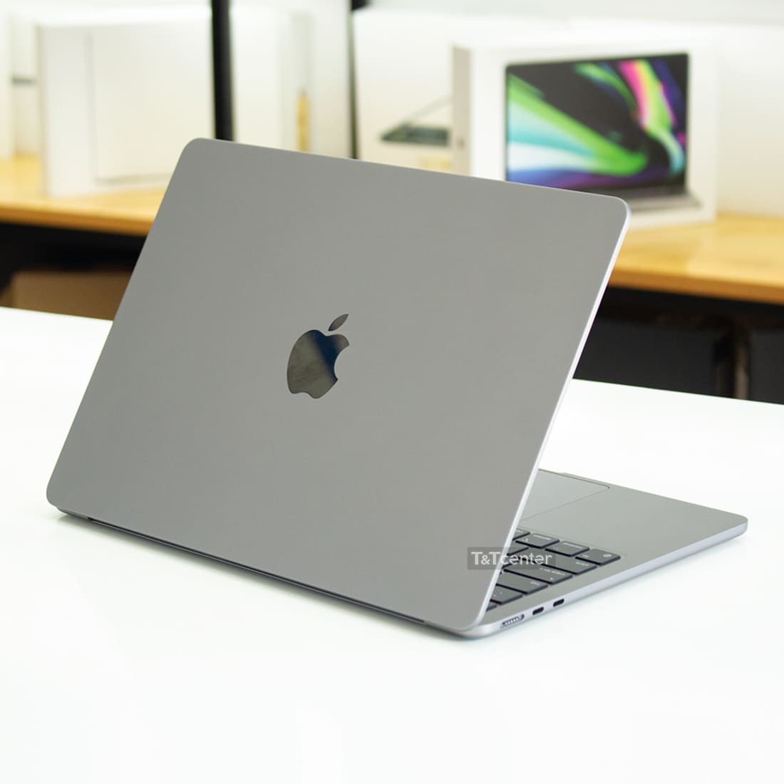 Thiết kế mỏng nhẹ, sang trọng chỉ 1.27kg