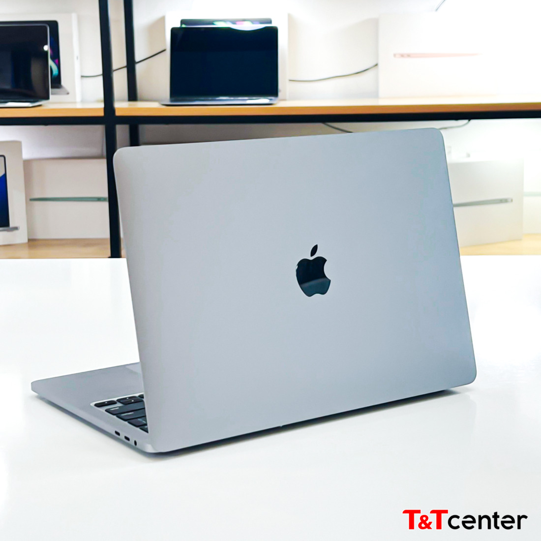 Thiết kế nhôm nguyên khối chắc chắn, tinh tế