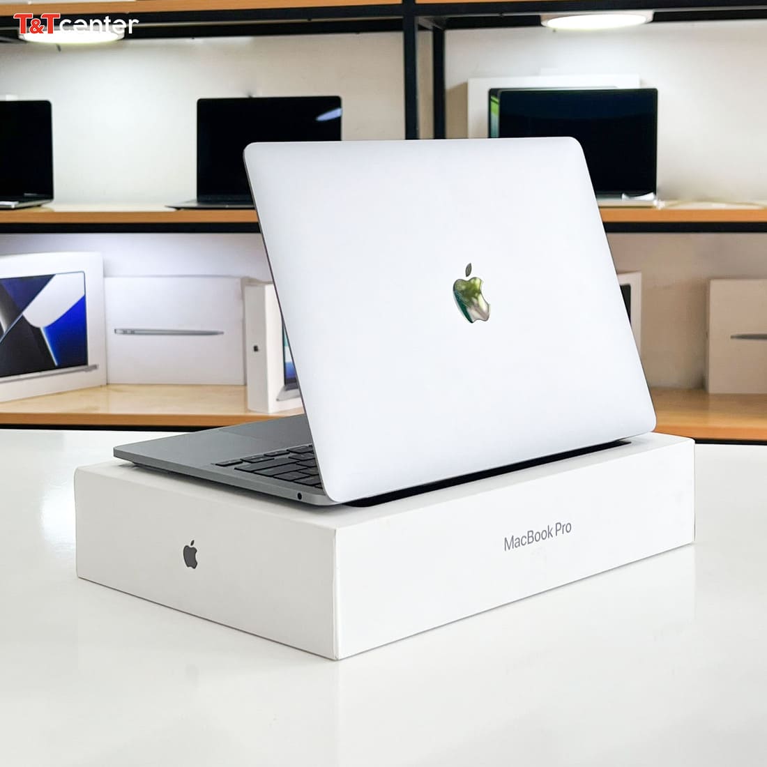 Thiết kế MacBook Pro M2 – Mỏng nhẹ, sang trọng và chuẩn cao cấp