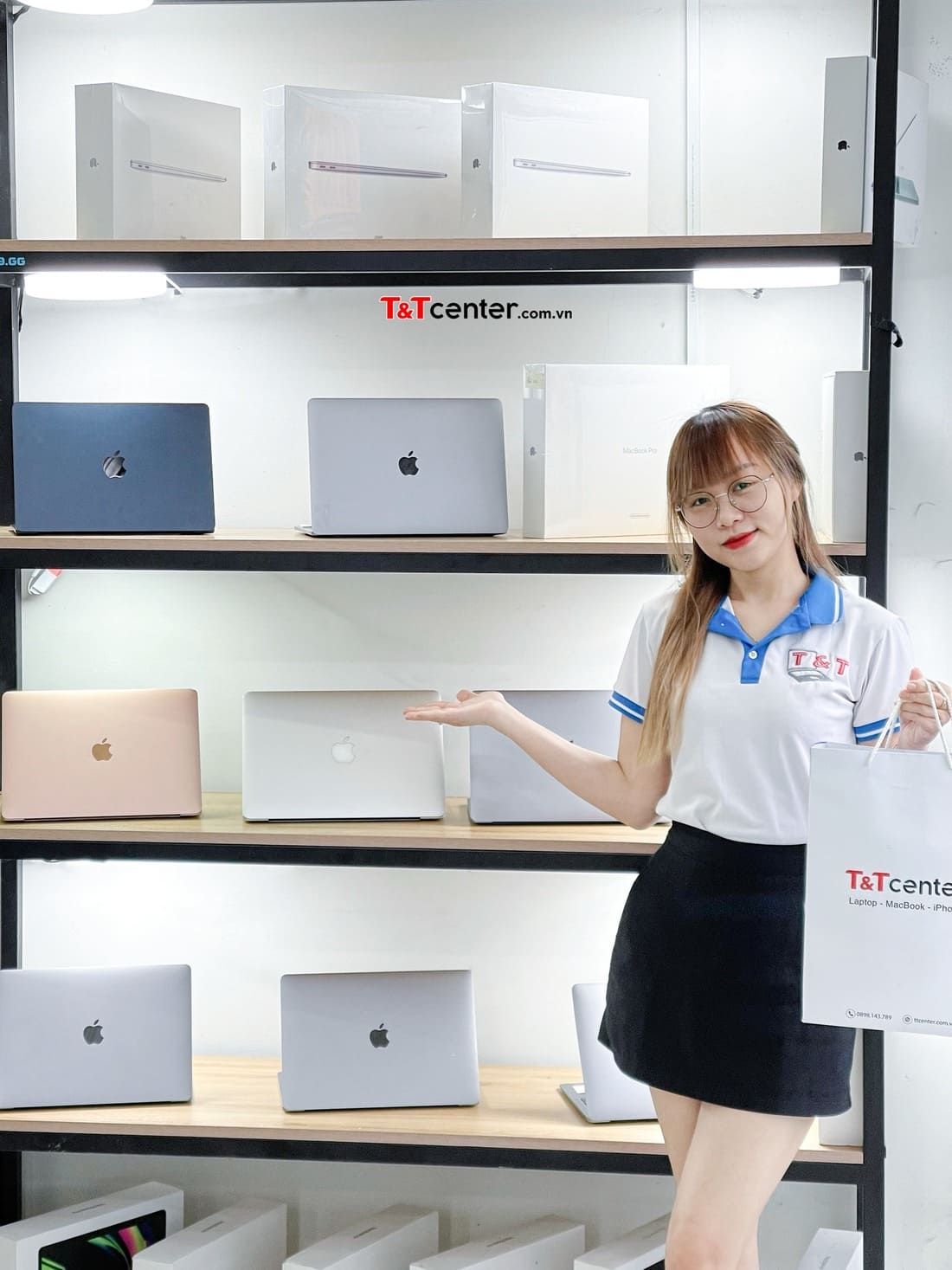 Các phiên bản Macbook Pro M2 đang được bán tại T&T Center