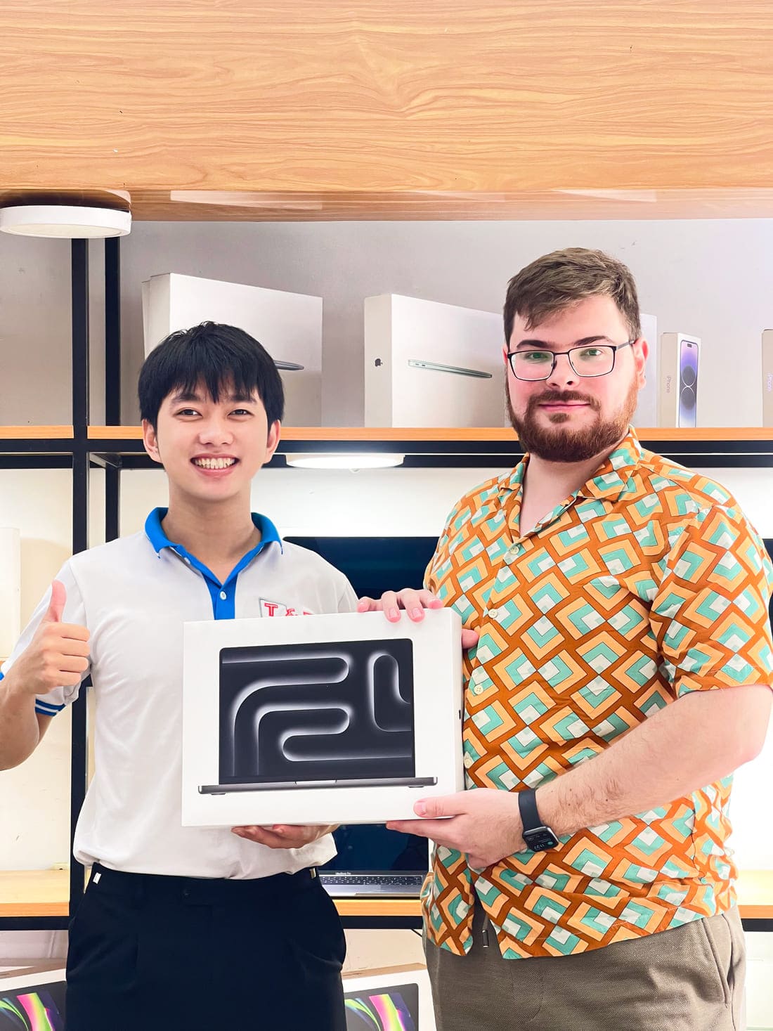 Mua MacBook Pro M3 Pro 14 inch 2023 giá tốt tại T&T Center