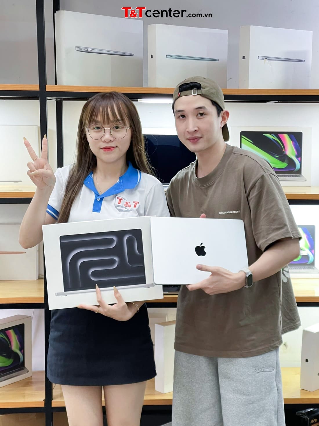 Mua Macbook Pro M3 2023 chính hãng giá tốt tại T&T Center