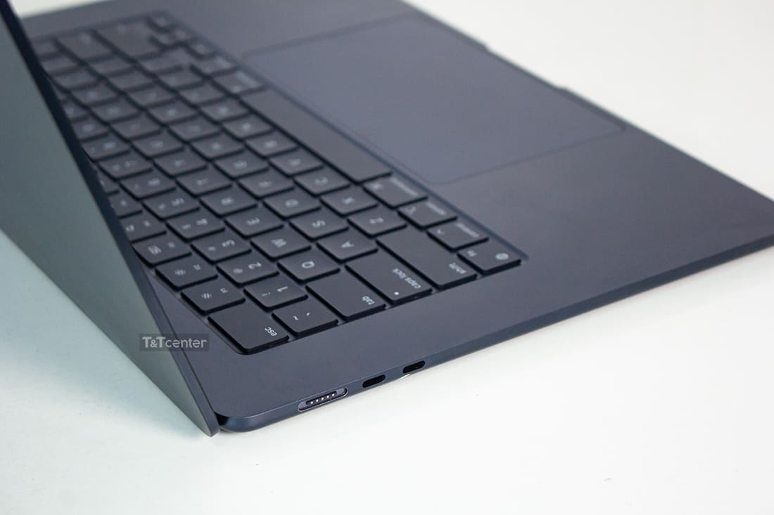 Bàn phím êm ái, tính năng bảo mật Touch ID hiện đại