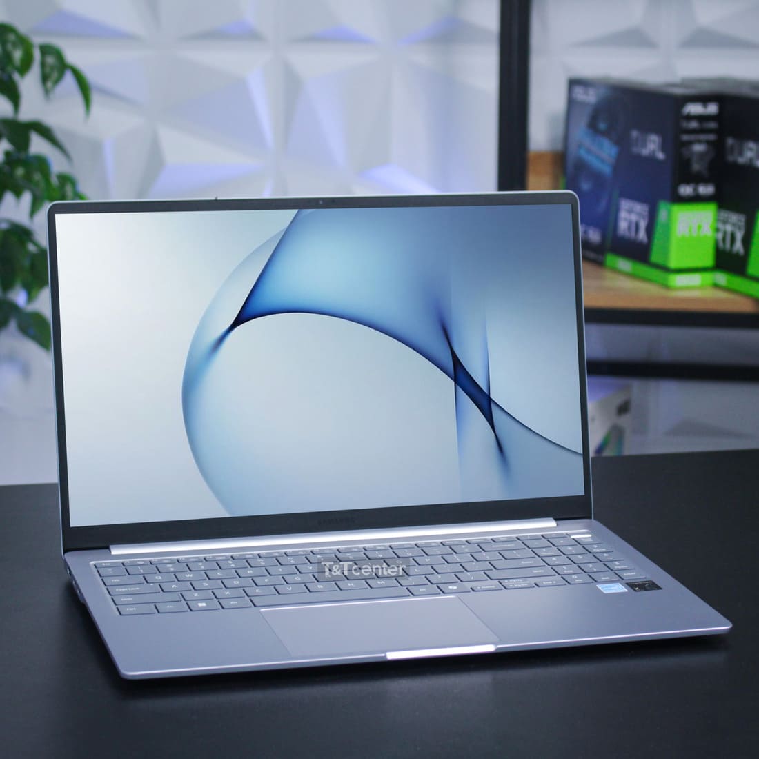 Thiết kế mỏng nhẹ, đậm chất Samsung