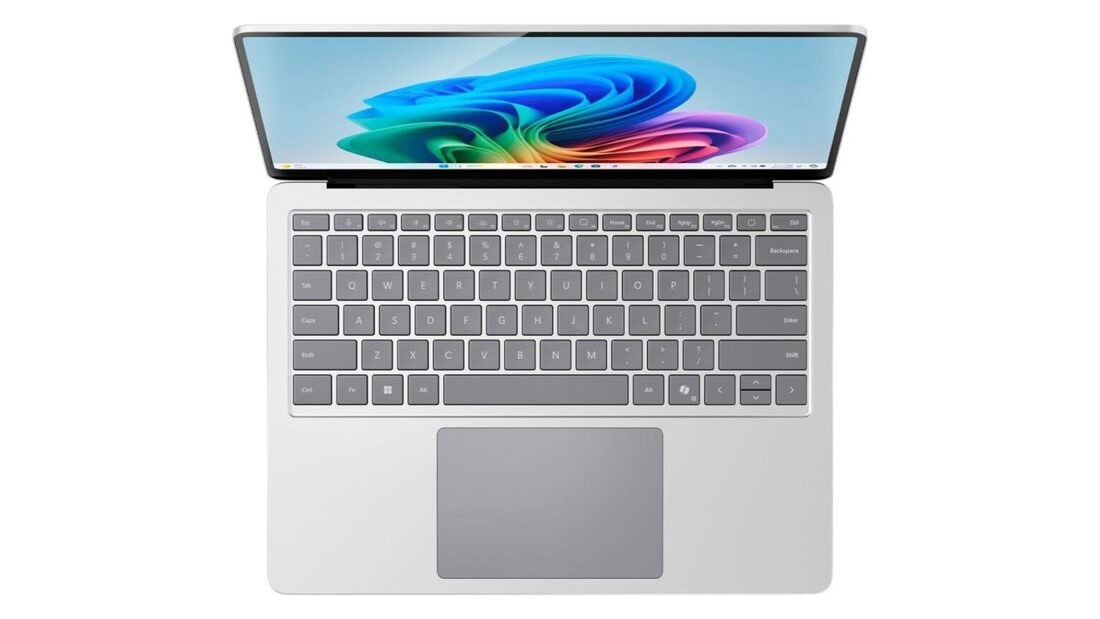 Trang bị bàn phím cơ học và phím Copilot cho cảm giác gõ cực đã tay