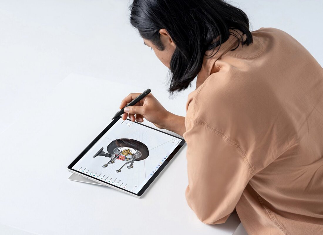 Bàn phím chuẩn xác cùng bút cảm ứng tiện nghi