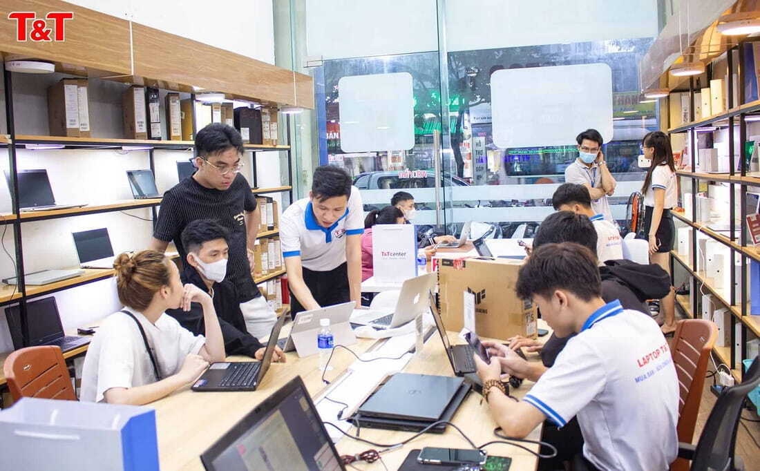 Mua Laptop ThinkPad P14s Gen 2 Core i7 giá tốt tại T&T Center