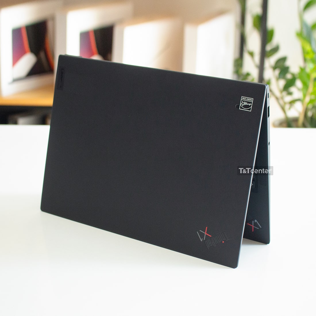 1.2 Thiết kế cứng cáp và sang trọng