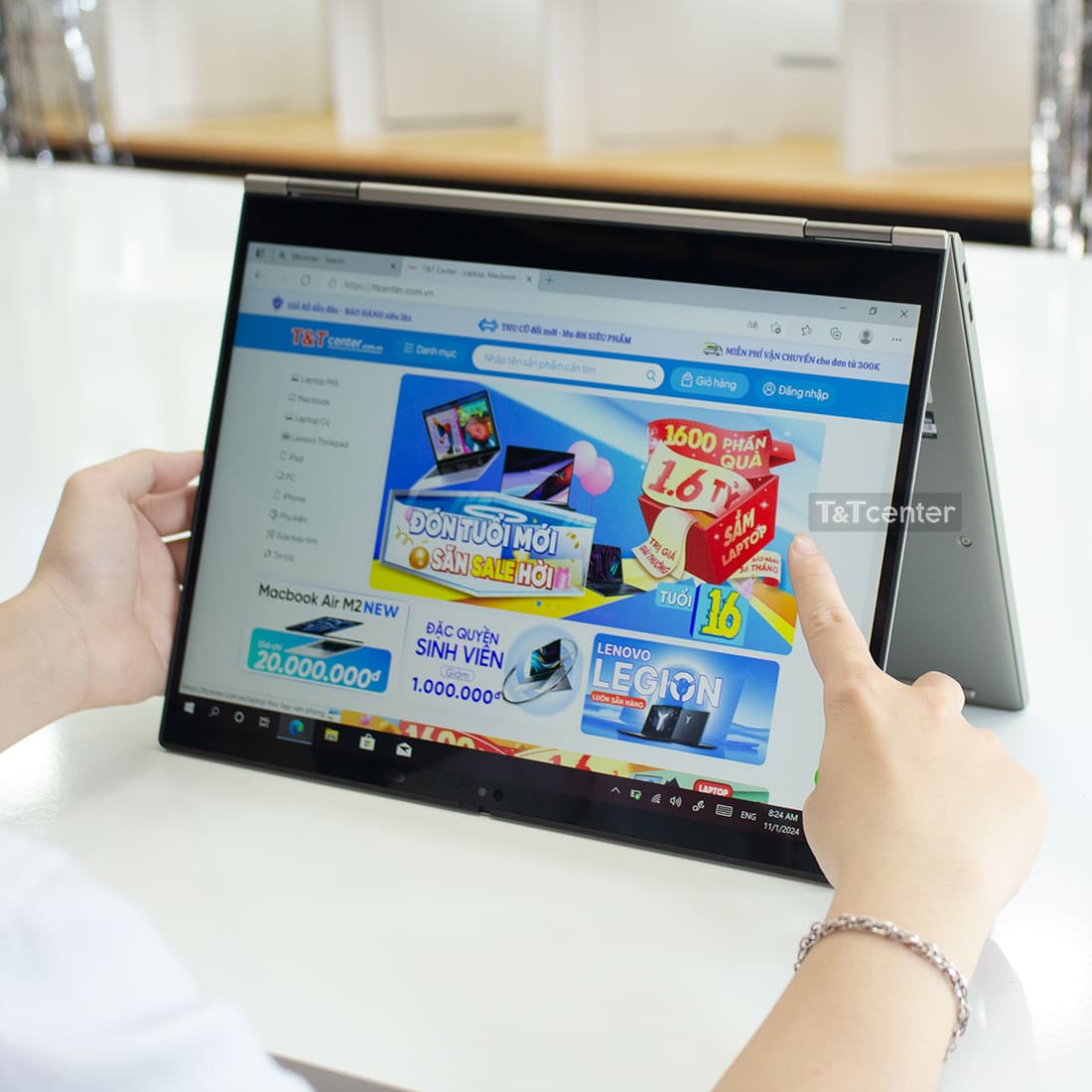 Thiết kế mỏng nhẹ, xoay gập linh hoạt