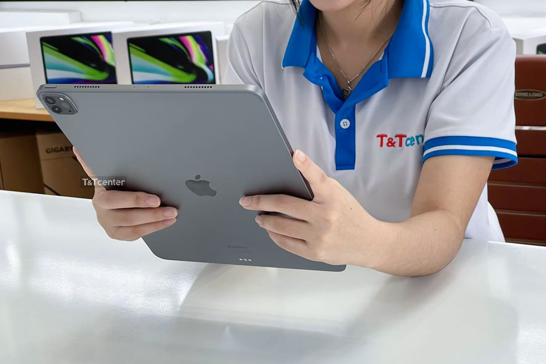 Camera TrueDepth cũng được hỗ trợ mở khóa FaceID một cách nhanh chóng